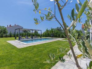Bazén v ubytovaní Holiday Home Villa Essea by Interhome alebo v jeho blízkosti