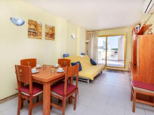 Kuchyň nebo kuchyňský kout v ubytování Apartment Catalunya by Interhome