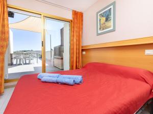Posteľ alebo postele v izbe v ubytovaní Apartment Catalunya by Interhome