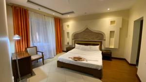 Кровать или кровати в номере Lux Suites Shanzu Seabreeze Apartments