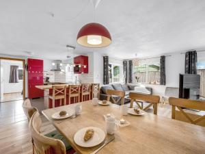 Posezení v ubytování Holiday Home Heming - 100m from the sea by Interhome