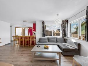 Posezení v ubytování Holiday Home Heming - 100m from the sea by Interhome