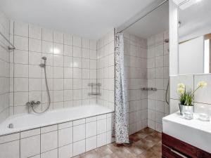 Koupelna v ubytování Holiday Home Heming - 100m from the sea by Interhome