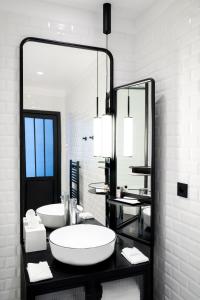 a bathroom with two sinks and a large mirror at Esteem Tour Eiffel in Paris