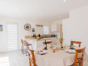 Dapur atau dapur kecil di Holiday Home Kervennou by Interhome +17 gambar