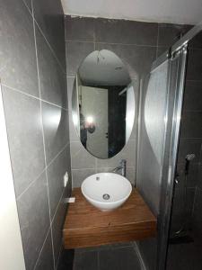 a bathroom with a sink and a mirror at Lux site icerisinde 1+1 in Umraniye