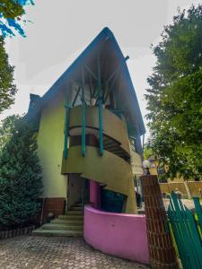 a building with a balcony on top of it at Mátyás Vendégház Siófok in Siófok