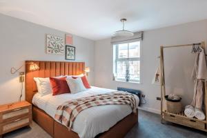 Säng eller sängar i ett rum på Southwark Serviced Apartments I Your Apartment