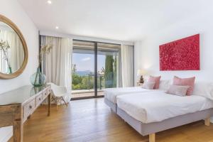 Postel nebo postele na pokoji v ubytování Villas Boquer deluxe + 25 fotografií