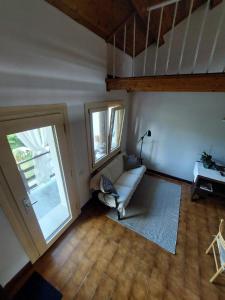 a living room with a couch and a window at Lago Ballano 