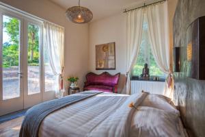 Postel nebo postele na pokoji v ubytování B&B Domaine Villa Bayard
