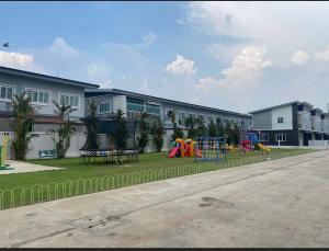 Ο χώρος παιχνιδιού για παιδιά στο ไนซ์สเตย์ เฮาส์ แอทคลองสาม รังสิต คลองหลวง ปทุมธานี Nice Stay House at Khlong Sam - Rangsit - Khlong Luang - Phathumthani Self Check-in เช็คอินด้วยตนเอง