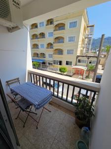 Cosy flat next to beach tesisinde bir balkon veya teras