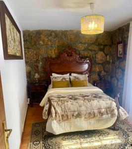 a bedroom with a bed and a chandelier at Casa Romã 