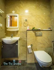 Koupelna v ubytování Self Checkin- Luxury Home in Central Noida #Party & Stay