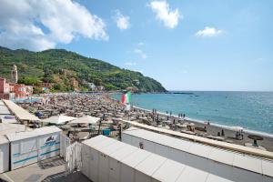 a beach with a crowd of people and the ocean at Oceane Paradise - Luigi 14 in Levanto