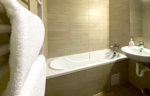 Koupelna v ubytování Bartolomeu Serenity Studio w. free parking + 17 fotografií