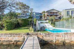 Πισίνα στο ή κοντά στο Harbourfront Oasis with Pool, Steps to VIVID and Iconic Sydney Views