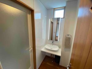 Vannituba majutusasutuses 貸切別荘カリイ Vacation Rental KALLY Naha Okinawa