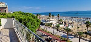 a view of the beach from a balcony of a resort at Mansarda Fronte Mare con servizio spiaggia incluso a Roseto degli Abruzzi in Roseto degli Abruzzi