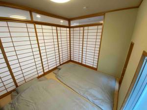 Voodi või voodid majutusasutuse 貸切別荘カリイ Vacation Rental KALLY Naha Okinawa toas