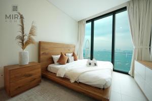 Postel nebo postele na pokoji v ubytování Serviced 2 bedroom with beach access