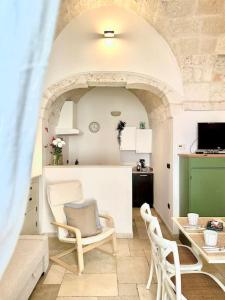 Η κουζίνα ή μικρή κουζίνα στο Casa Viola -100m to Piazza-Panoramic Historic Town View +16 φωτογραφίες