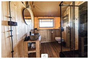 Liva Park Glamp的一间浴室