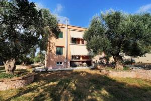 Το κτήριο όπου στεγάζεται  η παραθεριστική κατοικία