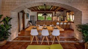 Εστιατόριο ή άλλο μέρος για φαγητό στο VILLA CUTRERA 8, Emma Villas