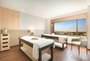 Courtyard by Marriott Vadodara的休息区
