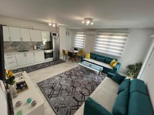 Kuchyň nebo kuchyňský kout v ubytování Sunset Delux Apartment