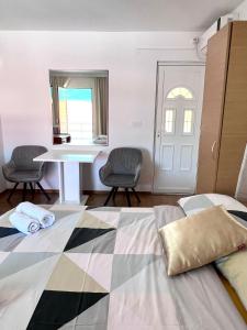 Postel nebo postele na pokoji v ubytování Apartments Sirena Korčula