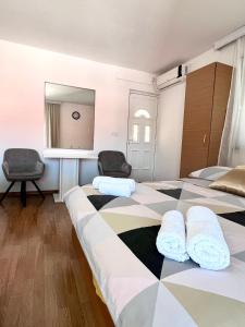 Postel nebo postele na pokoji v ubytování Apartments Sirena Korčula