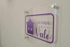 a sign that says la casosa value on a door at La Casa di Vale Suffragio in Trento