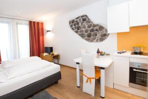 Η κουζίνα ή μικρή κουζίνα στο Vintler Apartments +28 φωτογραφίες