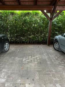 a car parked under a pavilion with a car parked at Freundliche Wohnung Nähe Weinstraße für 5 Personen in Wagna