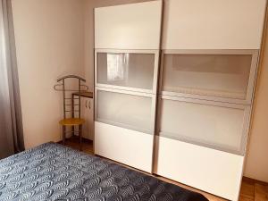 Rúm í herbergi á Ferienwohnung mit Garten - a88519