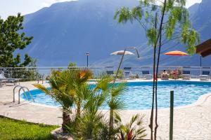 Poolen vid eller i närheten av Residence Hotel Maxi