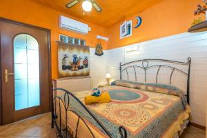 Ένα ή περισσότερα κρεβάτια σε δωμάτιο στο Home on the hill +16 φωτογραφίες