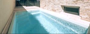 Bazén v ubytování Vip Deluxe Apartment Arian nebo v jeho okolí