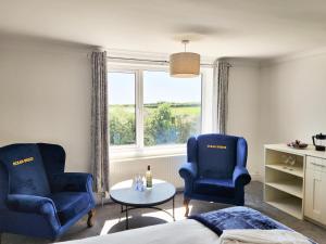 Posezení v ubytování Bay View - 1 Bed Suite - Ocean Breeze - Port Eynon