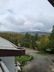 a view of the mountains from the balcony of a house at Randunica in Văliug +14 photos