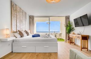 TV a/nebo společenská místnost v ubytování Premium and Sea