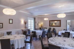 ห้องอาหารหรือที่รับประทานอาหารของ Domaine Du Val De Cèze
