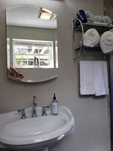 Ένα μπάνιο στο Cute and Cozy Studio