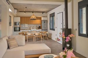 Φωτογραφία από το άλμπουμ του Into The Blue Suites σε rkadiko Chorio