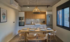 Φωτογραφία από το άλμπουμ του Into The Blue Suites σε rkadiko Chorio