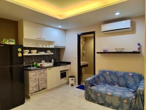Kuchyň nebo kuchyňský kout v ubytování Rawai beachfront - The Title Condominium