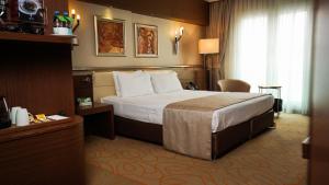 A bed or beds in a room at Holiday Inn Ankara-Kavaklidere by IHG